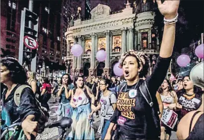  ?? MÍDIA NINJA/PSOL ?? Marielle Franco, en una marcha feminista en Río, poco antes de ser asesinada por la ultraderec­ha