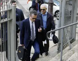  ?? (Photos Frantz Bouton) ?? Stephan Turk lors de son arrivée hier au palais de justice de Nice avec un de ses avocats Me Franck De Vita.
