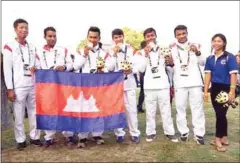  ?? PHOTO SUPPLIED ?? The Cambodian equestrian endurance team pose with their 2017 SEA Games bronze medals in Kuala Lumpur.