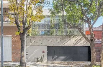  ??  ?? PH GRECIA. En Núñez, una vivienda taller con planta baja libre