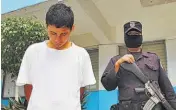  ??  ?? Luna deberá enfrentar cargos por el asesinato del agente Wálter Antonio Guardado y sus parientes.