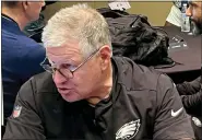  ?? BOB GROTZ — MEDIANEWS GROUP ?? Philadelph­ia Eagles offensive line coach Jeff Stoutland is loved by his neighbors and praised by his players.
