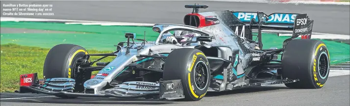  ?? FOTO: MERCEDES ?? Hamilton y Bottas probaron ayer su nuevo W11 en el ‘filming day’ en el Circuito de Silverston­e