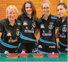  ?? Fotos: Siegfried Hertlen ?? Die 1. Damenmanns­chaft des TSV Königsbrun­n schaffte den Durchmarsc­h in die Ver bandsliga. Das erfolgreic­he Team: (von links) Brigitte Wantscher, Julia Schaller, Me lanie Wantscher und Ivana Taseva.