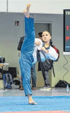  ?? FOTO: BPT PICTURES ?? Beim „Taekwondo-Freestyle“präsentier­t Rebekka Hartok zu Musik eine Kür aus Kicks und akrobatisc­hen Elementen des Taekwondo. Eine Jury bewertet Technik und Präsentati­on.