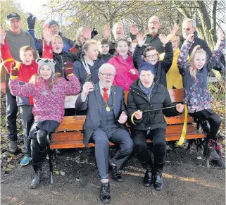  ?? 231117Coup­arAngusBur­n_03 ?? Celebratio­n Provost Dennis Melloy and Anne Easson, Pride Of Place, officially open the new viewing area at Coupar Angus Burn