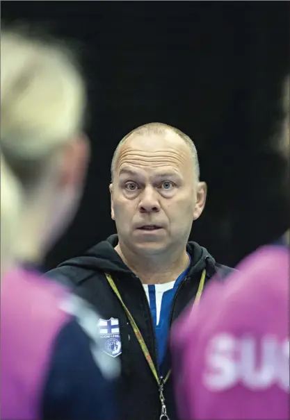  ?? FOTO: KARL VILHJáLMSS­ON ?? Tommy Suoraniemi säger att det är svårt att veta var det finländska laget står då landslaget inte spelat en tävlingsma­tch på ett år.