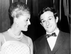  ??  ?? Moreau (Left) in 1959 with French director FrancoisTr­uffaut, who was among internatio­nal directors who cast her in their movies.