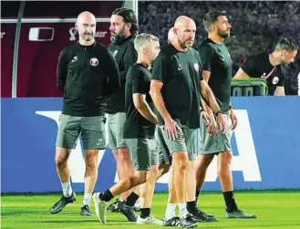  ?? ?? El cuerpo técnico de la selección qatarí
AP