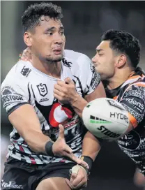  ?? PHOTO: GETTY IMAGES ?? Keep it alive . . . Eliesa Katoa of the Warriors offloads in the tackle during his side’s round 12 NRL match against the Wests Tigers at the Sydney Cricket Ground last night.