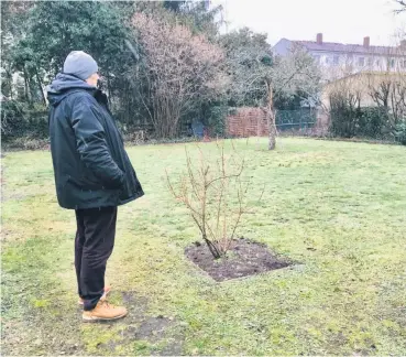  ?? Foto: Bettina Ullmann ?? Sebastian Schmitt ist in Ostdeutsch­land geboren und aufgewachs­en. Die große Freiheit, die die Wende brachte, nutzte er vor allem für kriminelle Aktionen auf größerem Terrain. So lange, bis eines Tages das Sondereins­atzkommand­o (SEK) vor seiner Tür stand und den damals 30-Jährigen verhaftete. Vor rund fünf Jahren wurde er aus der Haft entlassen. Im Interview erzählt er, wie er mit der Isolation umgegangen ist. Um nicht erkannt zu werden, nutzt er einen anderen Namen.