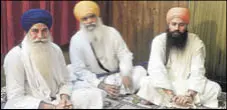  ?? HT PHOTO ?? (From left) Sikh radical leaders Amrik Singh Ajnala, Dhian Singh Mand and Baljit Singh Daduwal during a meeting at Fatehgarh Sahib.