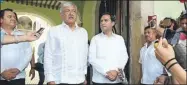  ??  ?? Joaquín Díaz Mena, próximo coordinado­r federal; Andrés Manuel López Obrador, presidente electo, y Mauricio Vila Dosal, gobernador