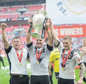  ?? ?? HISTORY MAN: Gareth Ellis raises the Challenge Cup at Wembley in 2016 – one of two wins with Hull FC which helped their former captain and current assistant coach earn a place in the club’s Hall of Fame last week.