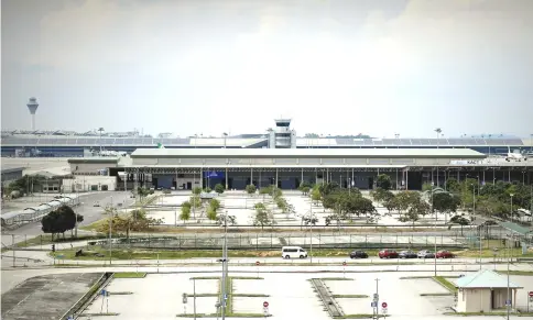  ??  ?? File photo shows the DFTZ KLIA at Aeropolis. The free trade zone provides market access to SMEs and the opportunit­y to reach global customers via e-commerce. — Bernama photo