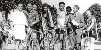  ?? Foto: RV Wanderer ?? Eine Erinnerung an die einstigen Aktivitäte­n des RV Wanderer Augsburg: Mit der Organisati­on von Straßenrad­rennen in Schwa ben machte sich der Verein einen Namen.