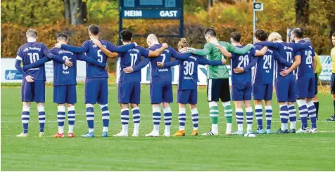  ?? Foto: Daniel Worsch ?? Spielen länger zusammen als gedacht: Landesligi­st VfR Neuburg hätten im Sommer einige Spieler verlassen. Drei Akteure stehen beim TSV Rain im Wort, Niko Schröttle sollte Spielertra­iner beim TSV Burgheim werden. Nun bleiben sie wohl länger bei den Lilaweißen.