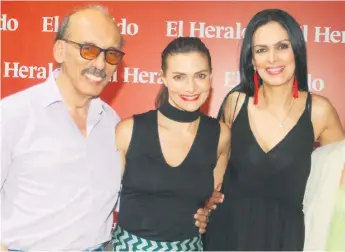  ??  ?? Jorge Herrera, Ana María Orozco y Marcela Posada antes de su partida del rotativo. Maritza Núñez