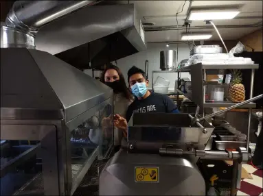  ?? MELISSA SCHUMAN — MEDIANEWS GROUP ?? Leanne Otero and Yair De La Rosa at work in the kitchen.