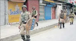  ??  ?? Security forces patrolling the streets in Srinagar on Sunday.