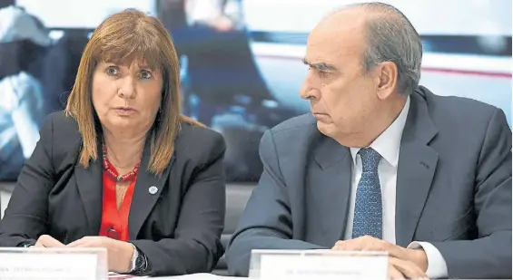  ?? REUTERS ?? Críticos. Los ministros Patricia Bullrich (Seguridad) y Guillermo Francos (Interior) salieron a confrontar duro a la medida de fuerza.