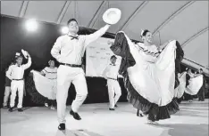  ?? Cortesía /Prefectura del Guayas ?? • El grupo local Raíces Dauleñas bailó danzas montuvias en festival organizado en la Concha Acústica de Daule.