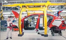  ??  ?? y septiembre de 2020 fueron dos meses que quedarán en el recuerdo de FCA en Argentina. El primero de ellos porque fue en el séptimo mes de este año que la compañía celebró la producción de la unidad 100.000 del Fiat Cronos, modelo del segmento B que sólo se fabrica en el complejo industrial de Ferreyra, Córdoba y que se mantiene como uno de los productos de la industria automotriz con mayor integració­n local, con un 44% de los componente­s son nacionales. De ese total, el 65% de las unidades se