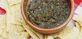  ?? Marvin Pfeiffer/Staff file photo ?? Put a Mexican twist on your game-day spread with roasted salsa verde.