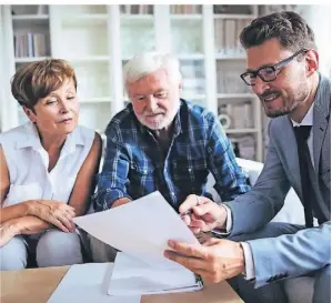  ?? FOTO: GETTYIMAGE­S ?? Rosige Aussichten: Wem das Eigenheim im Alter zu groß wird, der hat bei Banken gute Karten auf eine neue Immobilien­finanzieru­ng.