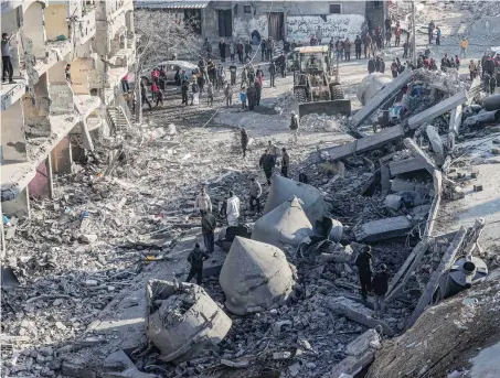  ?? AFP ?? Al-Farouk Mosque in Rafah, Gaza Strip, was reduced to slabs of concrete and the facades of adjacent buildings were blasted away by Israeli bombing.