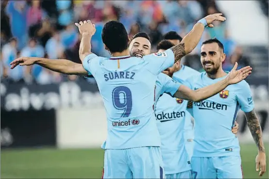  ?? DANI DUCH ?? Luis Suárez, el sábado, celebrando con el equipo el segundo gol que marcó en Leganés