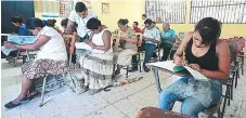  ?? FOTO: EL HERALDO ?? En Honduras hay 310,000 personas que no saben leer ni escribir.