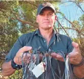  ?? Photo Jeff Ayliffe ?? Leon Rossouw from the Wildlife Crime Informatio­n Network (WCIN) with the snares found on Wednesday, 17 April, in Dana Bay.