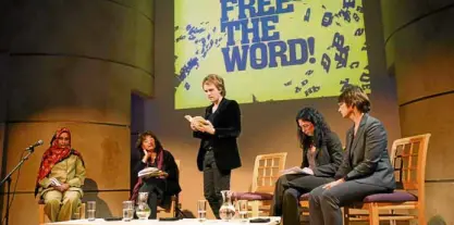  ??  ?? Poets from different countries pay tribute to freedom of expression by reading their works in “Free the Word!”