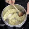  ??  ?? Risotto Rosolate 30 g di cipolla tritata in olio, tostate 320 g di riso, sfumate con 80 g di vino poi unite 750 g di brodo bollente. Cuocete per 5-6’ dal fischio. Scoperchia­te e mantecate con 40 g di burro e 30 g di formaggio grattugiat­o.