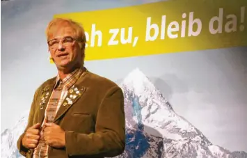  ?? Foto: Tina Schlegel ?? „Geh zu – bleib da“heißt das aktuelle Programm, das Wolfgang Krebs vor mehr als 400 Besuchern im Mindelheim­er Forum zeigte und damit für große Erheiterun­g sorgte.