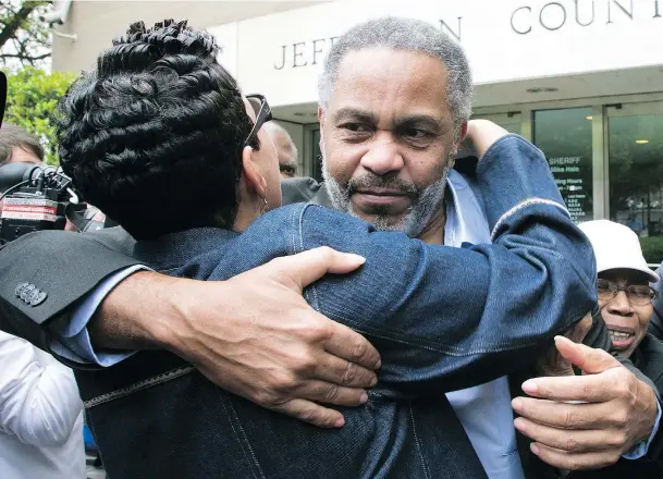  ?? — AP FILES ?? Pat Turner, left, hugs Anthony Ray Hinton as he leaves Jefferson County jail in 2015 in Birmingham, Ala. Hinton spent nearly 30 years on death row, and was set free after prosecutor­s told a judge they won’t re-try him for the 1985 slayings of two...