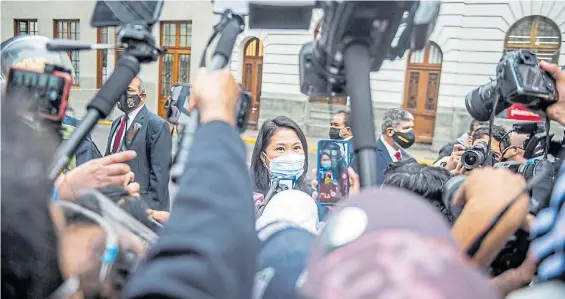  ??  ?? Oposición. Keiko Fujimori insiste en desconocer el triunfo de Pedro Castillo, que sacó 44.000 votos de diferencia en el balotaje del 6 de junio.AFP
REFUGIO POLÍTICO