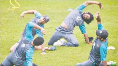  ?? Reuters ?? ↑
Pakistan’s players stretch with teammates during a training session ahead of their first T20 match against Bangladesh.