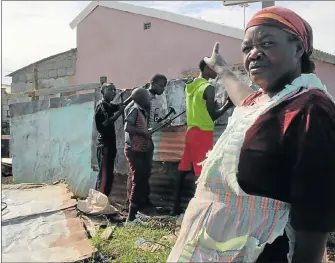  ?? Picture: BRIAN WITBOOI ?? REPAIRS UNDER WAY: Eunice Nkosana outside her home in Zwide