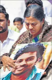  ?? ARUN SHARMA / HT FILE ?? Rohith Vemula's mother Radhika during a protest at Jantar Mantar in New Delhi. Radhika has been trying to mobilise support for a nondiscrim­inatory “Rohith” act and to punish the perpetrato­rs of her son’s death.