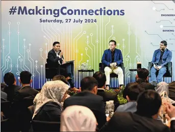  ?? ?? Encik Zaqy Mohamad (tengah) dan Encik Suthen Thomas Paradathet­h (kanan) membincang­kan soal tenaga kerja masa depan bersama peserta dialog #MakingConn­ections, yang dikendalik­an moderator, Encik Matin Mohdari, Ketua Dasar Awam, Hal Ehwal Pemerintah dan Korporat, Kumpulan Expedia. – Foto BM oleh KHALID BABA