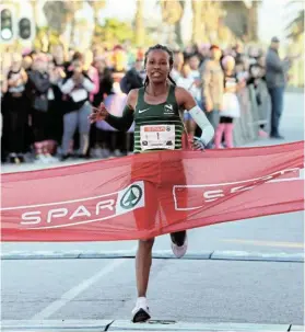  ?? Pictures: FREDLIN ADRIAAN ?? THE WINNER: SPAR Women’s Grand Prix 10km series winner Tadu Nare crosses the finish line at Pollok Beach on Saturday