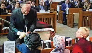  ?? BRYAN WOOLSTON / AP ?? Former Vice President Al Gore offers his condolence­s to Hadassah Lieberman during the funeral for her husband, former Sen. Joe Lieberman, in Stamford, Conn., on Friday.