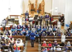  ?? Foto: Peter Rothmund ?? Das Jugendorch­ester Gersthofen - hier die große A-Formation - begeistert­e beim Krirchenko­nzert in St. Jakobus mit Vielseitig­keit.