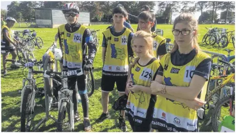  ??  ?? Tanguy, Alban, Héléna et Manon du collège Yves-Montand ont participé aux championna­ts de run’n bike.