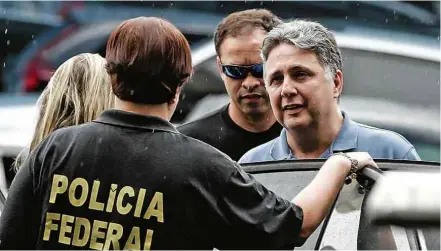  ?? André Melo/Agência O Globo ?? O ex-governador do Rio Anthony Garotinho na sede da Polícia Federal após ter tido a prisão decretada, nesta quarta