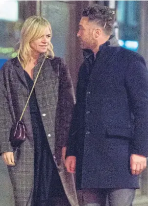  ?? Picture: BACKGRID ?? Zoe and constructi­on firm boss Michael Reed strolling on their date in London