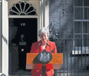  ?? [ Reuters ] ?? Ende einer dreijährig­en Amtszeit: Vor ihrem Amtssitz standen Theresa May Tränen in den Augen.