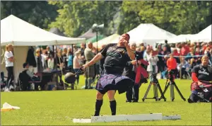  ??  ?? Helensburg­h’s Neil Elliot hurling weight in the heavy competitio­n two years ago.